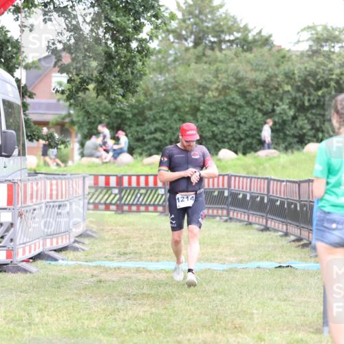 21.06.2026 - 29. Vierlanden-Triathlon Andreas Tolksdorf http://msf.ph/oto/9894358 21.06.2026 14:46:59 Ziel 1214, 1214 meine-sportfotos.de