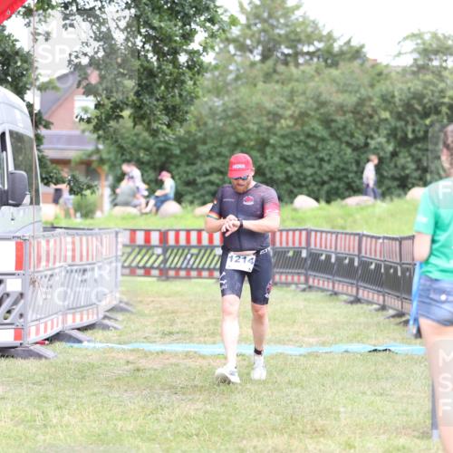 21.06.2026 - 29. Vierlanden-Triathlon Andreas Tolksdorf http://msf.ph/oto/9894364 21.06.2026 14:47:00 Ziel 1214, 1214 meine-sportfotos.de