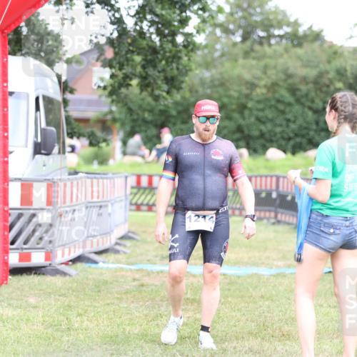 21.06.2026 - 29. Vierlanden-Triathlon Andreas Tolksdorf http://msf.ph/oto/9894368 21.06.2026 14:47:02 Ziel 276, 1214, 276, 1214 meine-sportfotos.de