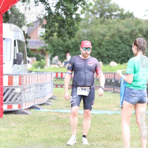 21.06.2026 - 29. Vierlanden-Triathlon Andreas Tolksdorf http://msf.ph/oto/9894370 21.06.2026 14:47:02 Ziel 276, 1214, 276, 1214 meine-sportfotos.de