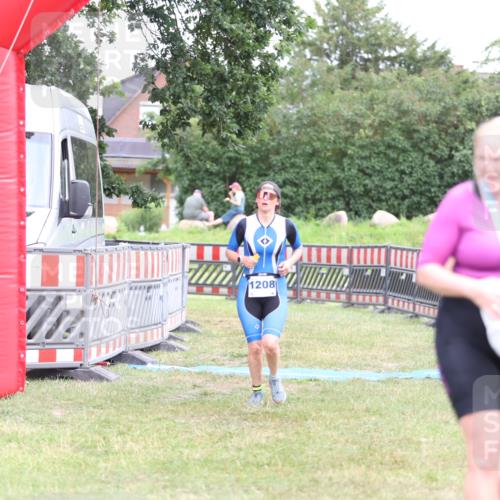 21.06.2026 - 29. Vierlanden-Triathlon Andreas Tolksdorf http://msf.ph/oto/9894396 21.06.2026 14:47:23 Ziel 1208, 1208 meine-sportfotos.de