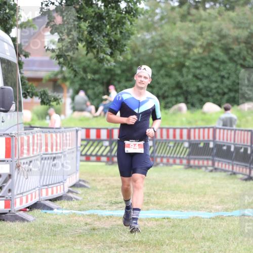 21.06.2026 - 29. Vierlanden-Triathlon Andreas Tolksdorf http://msf.ph/oto/9894413 21.06.2026 14:48:14 Ziel 94, 94 meine-sportfotos.de