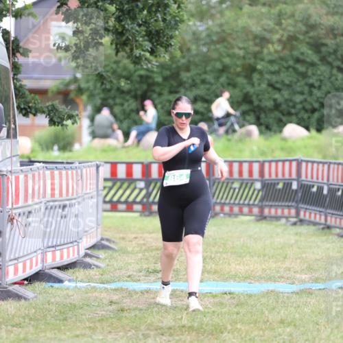 21.06.2026 - 29. Vierlanden-Triathlon Andreas Tolksdorf http://msf.ph/oto/9894420 21.06.2026 14:50:09 Ziel 864, 864 meine-sportfotos.de