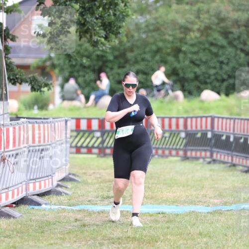 21.06.2026 - 29. Vierlanden-Triathlon Andreas Tolksdorf http://msf.ph/oto/9894421 21.06.2026 14:50:09 Ziel 864, 864 meine-sportfotos.de