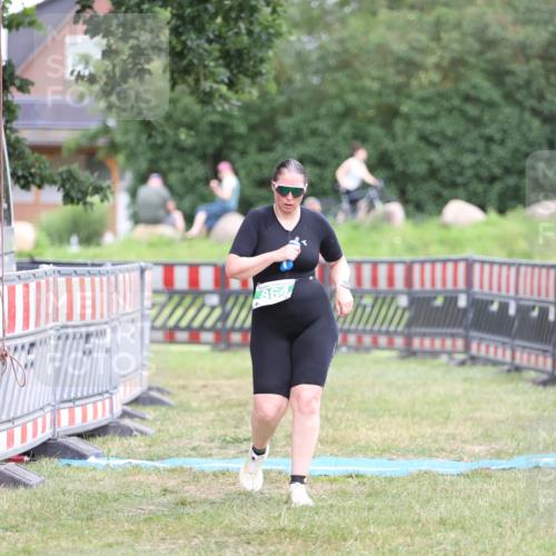 21.06.2026 - 29. Vierlanden-Triathlon Andreas Tolksdorf http://msf.ph/oto/9894422 21.06.2026 14:50:09 Ziel 864, 864 meine-sportfotos.de