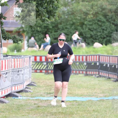 21.06.2026 - 29. Vierlanden-Triathlon Andreas Tolksdorf http://msf.ph/oto/9894423 21.06.2026 14:50:09 Ziel 864, 864 meine-sportfotos.de