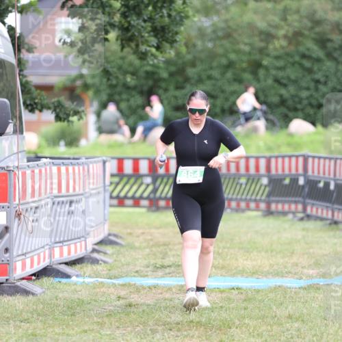 21.06.2026 - 29. Vierlanden-Triathlon Andreas Tolksdorf http://msf.ph/oto/9894425 21.06.2026 14:50:09 Ziel 864, 864 meine-sportfotos.de