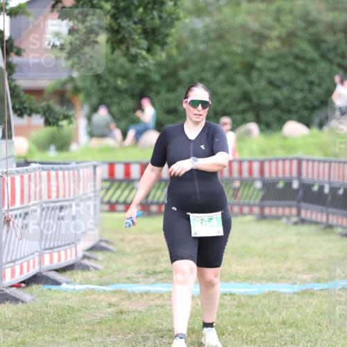 21.06.2026 - 29. Vierlanden-Triathlon Andreas Tolksdorf http://msf.ph/oto/9894428 21.06.2026 14:50:11 Ziel 864, 864 meine-sportfotos.de