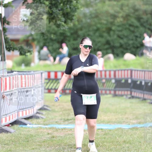 21.06.2026 - 29. Vierlanden-Triathlon Andreas Tolksdorf http://msf.ph/oto/9894429 21.06.2026 14:50:11 Ziel 864, 864 meine-sportfotos.de