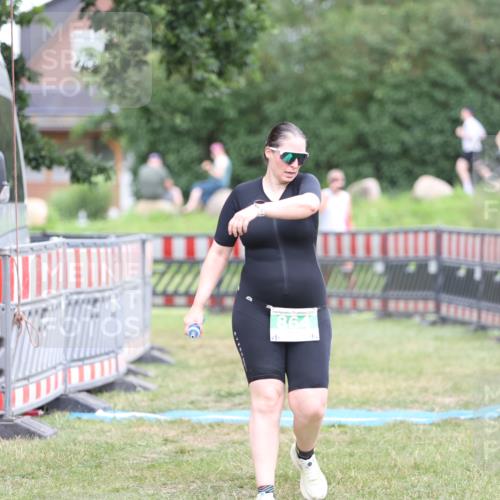 21.06.2026 - 29. Vierlanden-Triathlon Andreas Tolksdorf http://msf.ph/oto/9894431 21.06.2026 14:50:11 Ziel 864, 864 meine-sportfotos.de