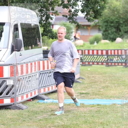 21.06.2026 - 29. Vierlanden-Triathlon Andreas Tolksdorf http://msf.ph/oto/9894531 21.06.2026 15:03:26 Ziel 736, 736 meine-sportfotos.de
