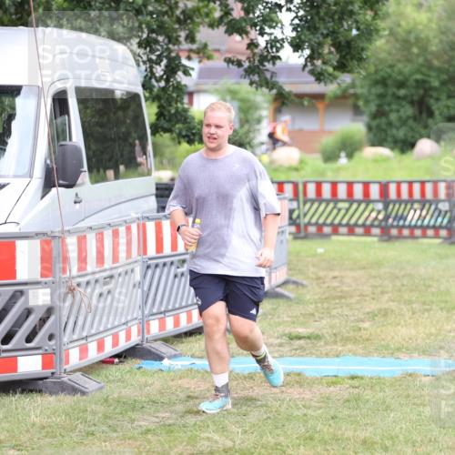 21.06.2026 - 29. Vierlanden-Triathlon Andreas Tolksdorf http://msf.ph/oto/9894532 21.06.2026 15:03:26 Ziel 736, 736 meine-sportfotos.de