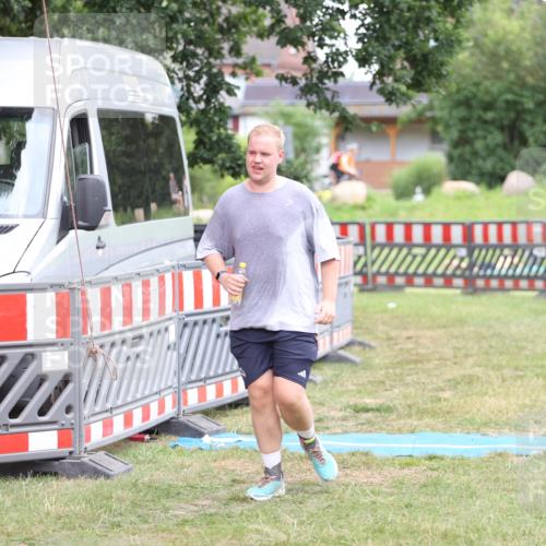 21.06.2026 - 29. Vierlanden-Triathlon Andreas Tolksdorf http://msf.ph/oto/9894533 21.06.2026 15:03:26 Ziel 736, 736 meine-sportfotos.de