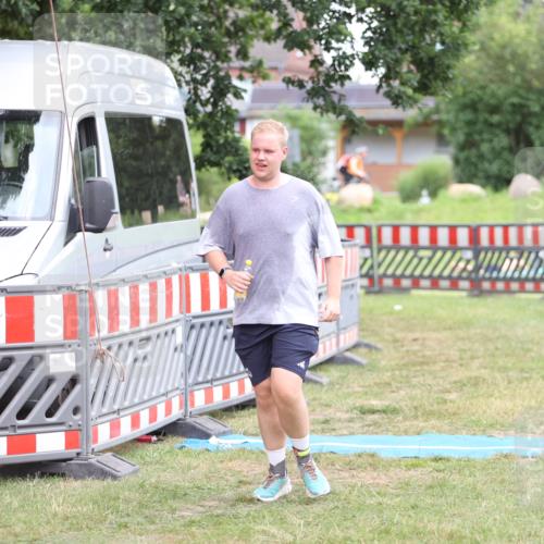 21.06.2026 - 29. Vierlanden-Triathlon Andreas Tolksdorf http://msf.ph/oto/9894534 21.06.2026 15:03:26 Ziel 736, 736 meine-sportfotos.de