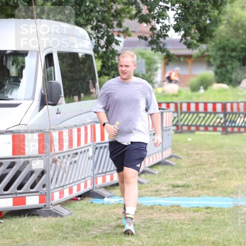 21.06.2026 - 29. Vierlanden-Triathlon Andreas Tolksdorf http://msf.ph/oto/9894537 21.06.2026 15:03:26 Ziel 736, 736 meine-sportfotos.de