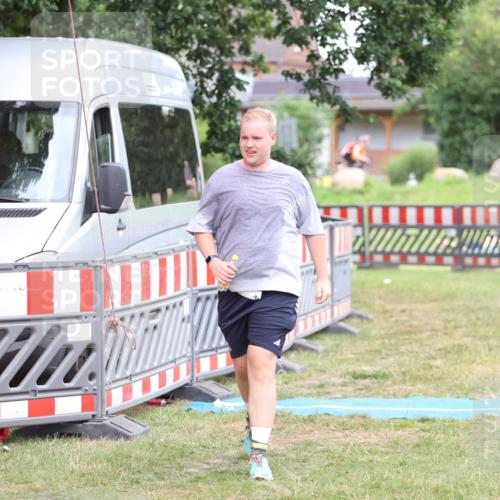 21.06.2026 - 29. Vierlanden-Triathlon Andreas Tolksdorf http://msf.ph/oto/9894538 21.06.2026 15:03:26 Ziel 736, 736 meine-sportfotos.de