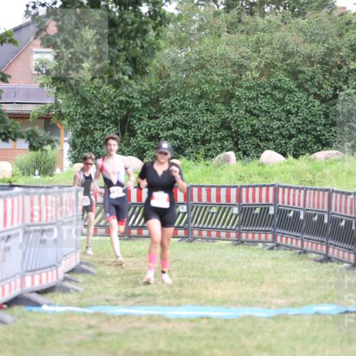 21.06.2026 - 29. Vierlanden-Triathlon Andreas Tolksdorf http://msf.ph/oto/9894540 21.06.2026 15:05:03 Ziel 255, 1245, 1246, 255, 1245, 1246 meine-sportfotos.de