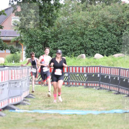21.06.2026 - 29. Vierlanden-Triathlon Andreas Tolksdorf http://msf.ph/oto/9894546 21.06.2026 15:05:03 Ziel 255, 1245, 1246, 255, 1245, 1246 meine-sportfotos.de