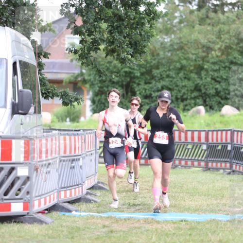 21.06.2026 - 29. Vierlanden-Triathlon Andreas Tolksdorf http://msf.ph/oto/9894552 21.06.2026 15:05:04 Ziel 255, 1245, 1246, 255, 1245, 1246 meine-sportfotos.de