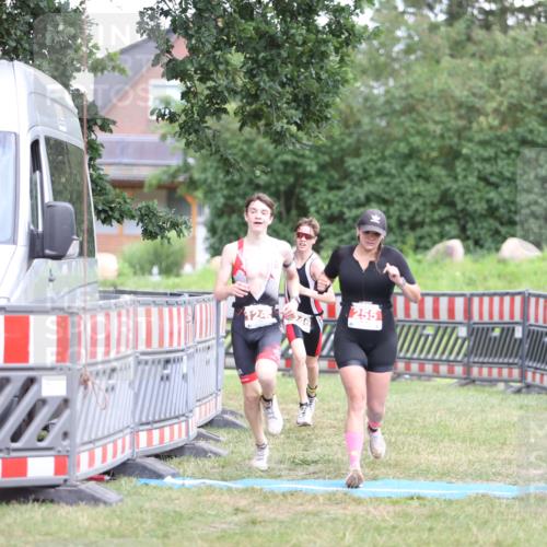 21.06.2026 - 29. Vierlanden-Triathlon Andreas Tolksdorf http://msf.ph/oto/9894553 21.06.2026 15:05:04 Ziel 255, 1245, 1246, 255, 1245, 1246 meine-sportfotos.de