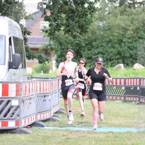 21.06.2026 - 29. Vierlanden-Triathlon Andreas Tolksdorf http://msf.ph/oto/9894554 21.06.2026 15:05:04 Ziel 255, 1245, 1246, 255, 1245, 1246 meine-sportfotos.de