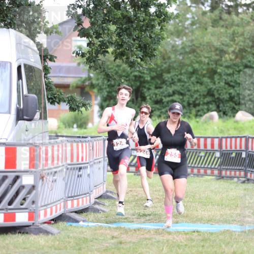 21.06.2026 - 29. Vierlanden-Triathlon Andreas Tolksdorf http://msf.ph/oto/9894555 21.06.2026 15:05:04 Ziel 255, 1245, 1246, 255, 1245, 1246 meine-sportfotos.de