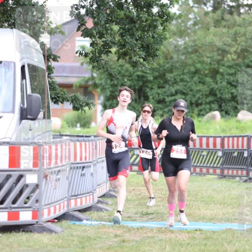 21.06.2026 - 29. Vierlanden-Triathlon Andreas Tolksdorf http://msf.ph/oto/9894557 21.06.2026 15:05:04 Ziel 255, 1245, 1246, 255, 1245, 1246 meine-sportfotos.de