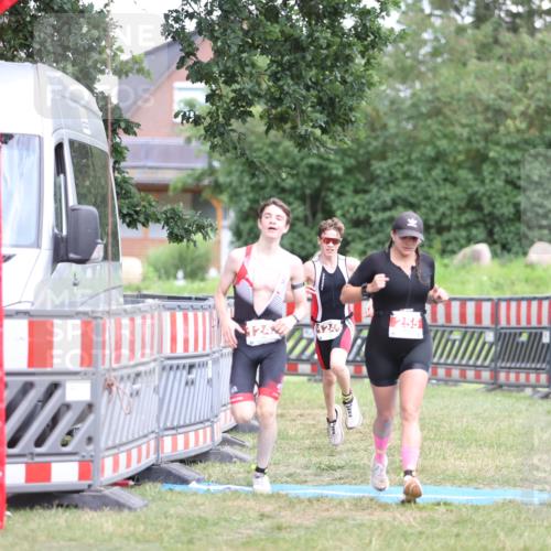 21.06.2026 - 29. Vierlanden-Triathlon Andreas Tolksdorf http://msf.ph/oto/9894559 21.06.2026 15:05:04 Ziel 255, 1245, 1246, 255, 1245, 1246 meine-sportfotos.de