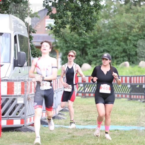 21.06.2026 - 29. Vierlanden-Triathlon Andreas Tolksdorf http://msf.ph/oto/9894564 21.06.2026 15:05:05 Ziel 255, 1245, 1246, 255, 1245, 1246 meine-sportfotos.de