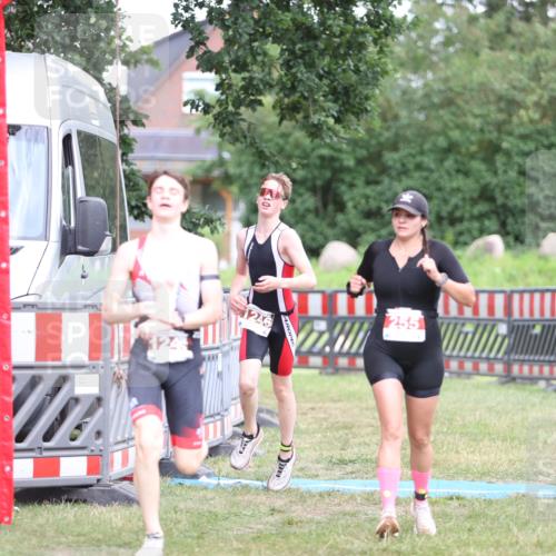 21.06.2026 - 29. Vierlanden-Triathlon Andreas Tolksdorf http://msf.ph/oto/9894566 21.06.2026 15:05:06 Ziel 255, 1245, 1246, 255, 1245, 1246 meine-sportfotos.de