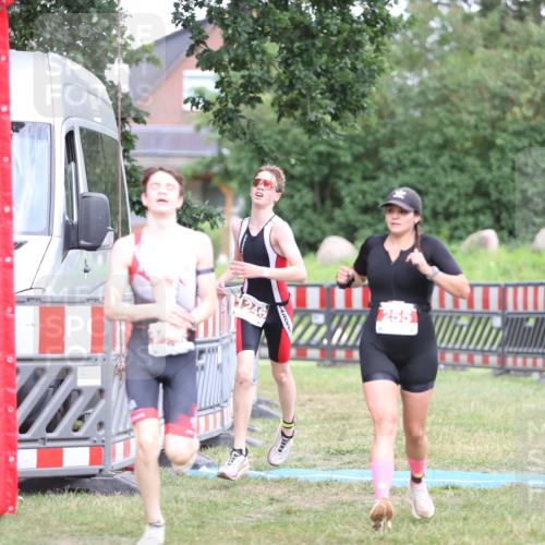 21.06.2026 - 29. Vierlanden-Triathlon Andreas Tolksdorf http://msf.ph/oto/9894567 21.06.2026 15:05:06 Ziel 255, 1245, 1246, 255, 1245, 1246 meine-sportfotos.de