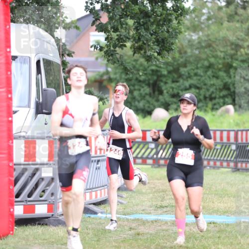 21.06.2026 - 29. Vierlanden-Triathlon Andreas Tolksdorf http://msf.ph/oto/9894570 21.06.2026 15:05:06 Ziel 255, 1245, 1246, 255, 1245, 1246 meine-sportfotos.de