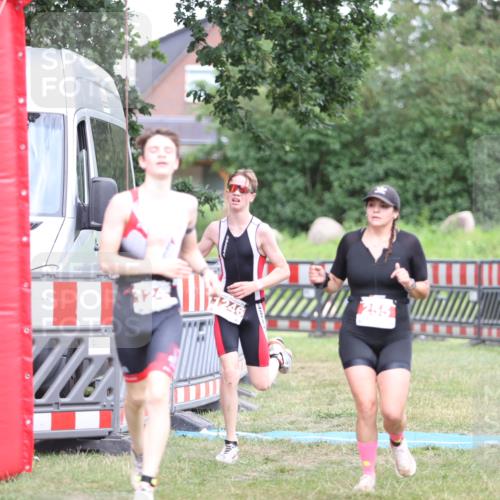 21.06.2026 - 29. Vierlanden-Triathlon Andreas Tolksdorf http://msf.ph/oto/9894571 21.06.2026 15:05:06 Ziel 255, 1245, 1246, 255, 1245, 1246 meine-sportfotos.de