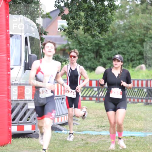 21.06.2026 - 29. Vierlanden-Triathlon Andreas Tolksdorf http://msf.ph/oto/9894572 21.06.2026 15:05:06 Ziel 255, 1245, 1246, 255, 1245, 1246 meine-sportfotos.de