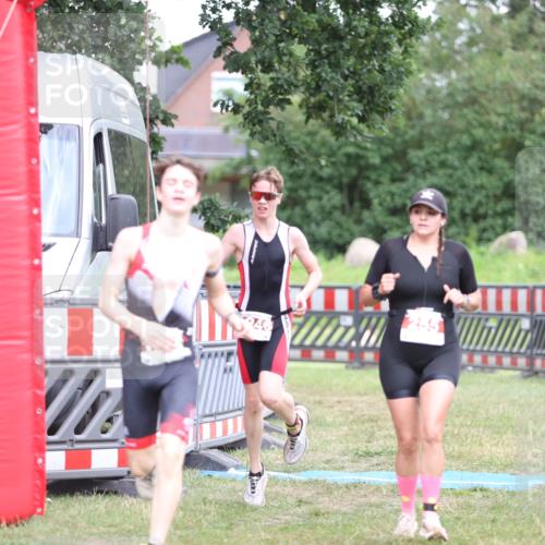 21.06.2026 - 29. Vierlanden-Triathlon Andreas Tolksdorf http://msf.ph/oto/9894573 21.06.2026 15:05:06 Ziel 255, 1245, 1246, 255, 1245, 1246 meine-sportfotos.de