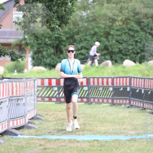21.06.2026 - 29. Vierlanden-Triathlon Andreas Tolksdorf http://msf.ph/oto/9894589 21.06.2026 15:05:32 Ziel 1252, 1252 meine-sportfotos.de