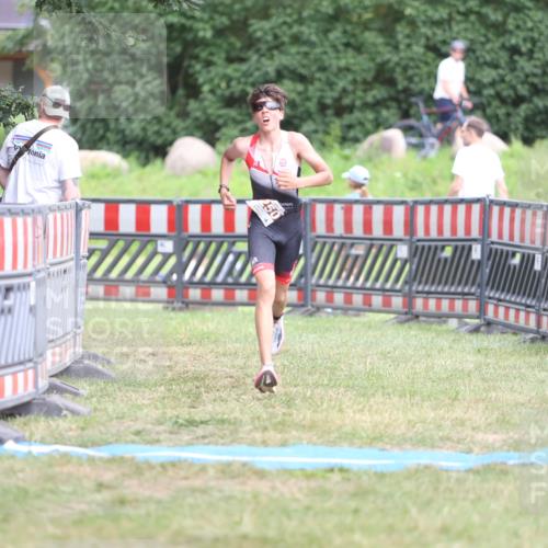 21.06.2026 - 29. Vierlanden-Triathlon Andreas Tolksdorf http://msf.ph/oto/9894600 21.06.2026 15:06:02 Ziel 1250, 1250 meine-sportfotos.de