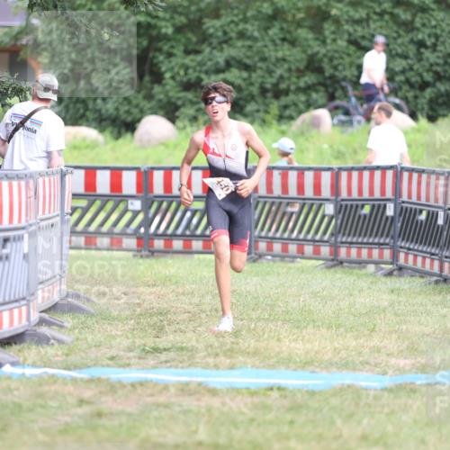 21.06.2026 - 29. Vierlanden-Triathlon Andreas Tolksdorf http://msf.ph/oto/9894602 21.06.2026 15:06:02 Ziel 1250, 1250 meine-sportfotos.de