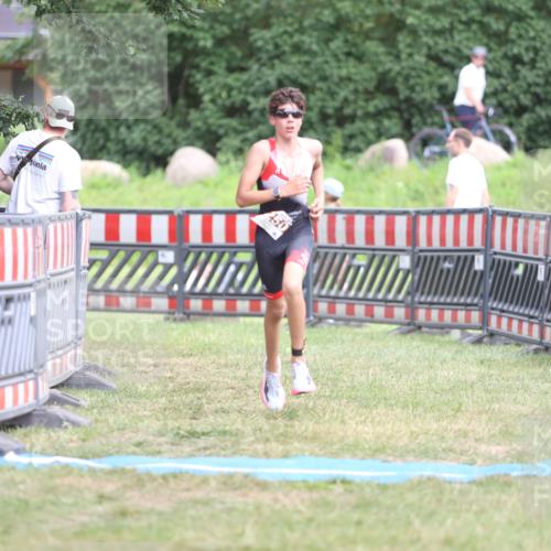 21.06.2026 - 29. Vierlanden-Triathlon Andreas Tolksdorf http://msf.ph/oto/9894606 21.06.2026 15:06:02 Ziel 1250, 1250 meine-sportfotos.de