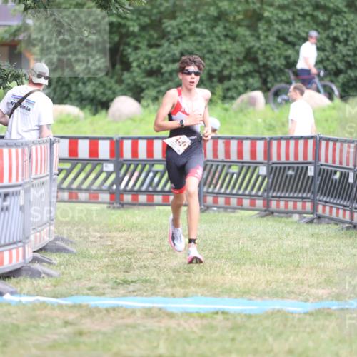 21.06.2026 - 29. Vierlanden-Triathlon Andreas Tolksdorf http://msf.ph/oto/9894607 21.06.2026 15:06:02 Ziel 1250, 1250 meine-sportfotos.de