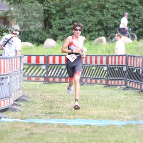 21.06.2026 - 29. Vierlanden-Triathlon Andreas Tolksdorf http://msf.ph/oto/9894608 21.06.2026 15:06:02 Ziel 1250, 1250 meine-sportfotos.de