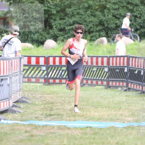 21.06.2026 - 29. Vierlanden-Triathlon Andreas Tolksdorf http://msf.ph/oto/9894609 21.06.2026 15:06:02 Ziel 1250, 1250 meine-sportfotos.de