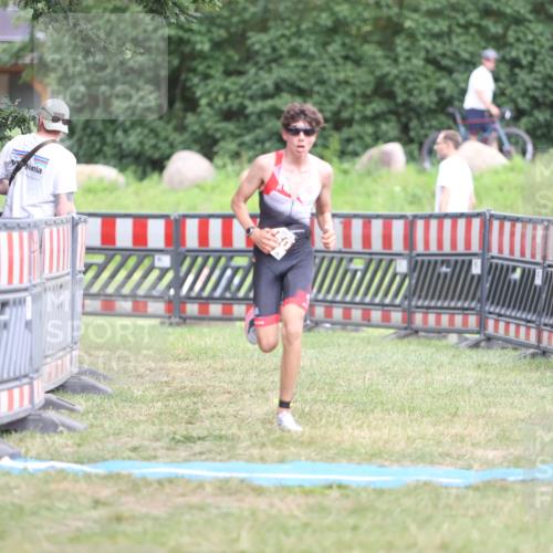 21.06.2026 - 29. Vierlanden-Triathlon Andreas Tolksdorf http://msf.ph/oto/9894610 21.06.2026 15:06:02 Ziel 1250, 1250 meine-sportfotos.de
