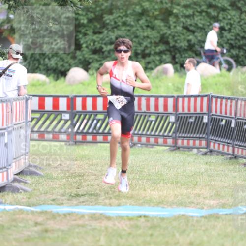 21.06.2026 - 29. Vierlanden-Triathlon Andreas Tolksdorf http://msf.ph/oto/9894613 21.06.2026 15:06:02 Ziel 1250, 1250 meine-sportfotos.de