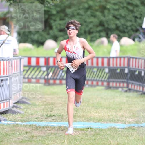 21.06.2026 - 29. Vierlanden-Triathlon Andreas Tolksdorf http://msf.ph/oto/9894615 21.06.2026 15:06:03 Ziel 1250, 1250 meine-sportfotos.de