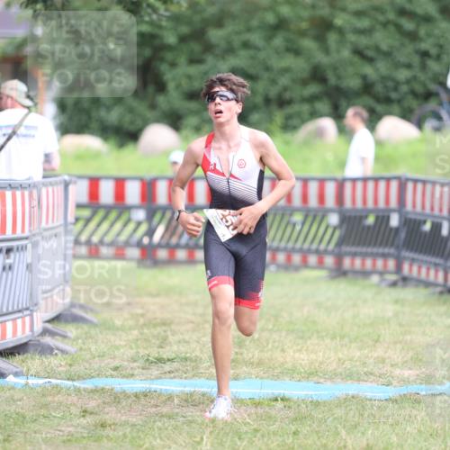 21.06.2026 - 29. Vierlanden-Triathlon Andreas Tolksdorf http://msf.ph/oto/9894616 21.06.2026 15:06:03 Ziel 1250, 1250 meine-sportfotos.de