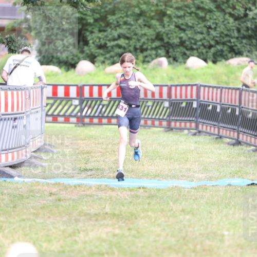 21.06.2026 - 29. Vierlanden-Triathlon Andreas Tolksdorf http://msf.ph/oto/9894621 21.06.2026 15:06:45 Ziel 1331, 1331 meine-sportfotos.de