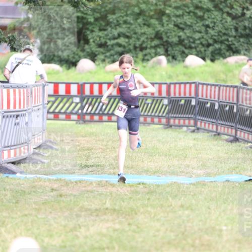 21.06.2026 - 29. Vierlanden-Triathlon Andreas Tolksdorf http://msf.ph/oto/9894622 21.06.2026 15:06:45 Ziel 1331, 1331 meine-sportfotos.de