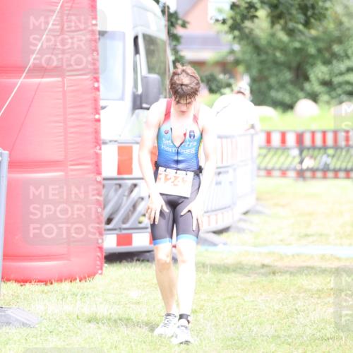 21.06.2026 - 29. Vierlanden-Triathlon Andreas Tolksdorf http://msf.ph/oto/9894647 21.06.2026 15:07:08 Ziel 1247, 1247 meine-sportfotos.de