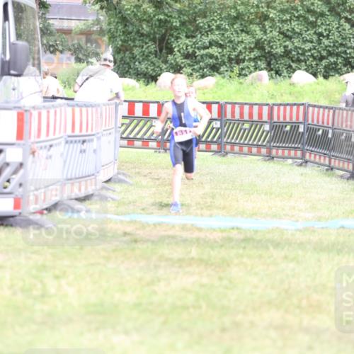 21.06.2026 - 29. Vierlanden-Triathlon Andreas Tolksdorf http://msf.ph/oto/9894657 21.06.2026 15:07:17 Ziel 1296, 1312, 1328, 1296, 1312, 1328 meine-sportfotos.de